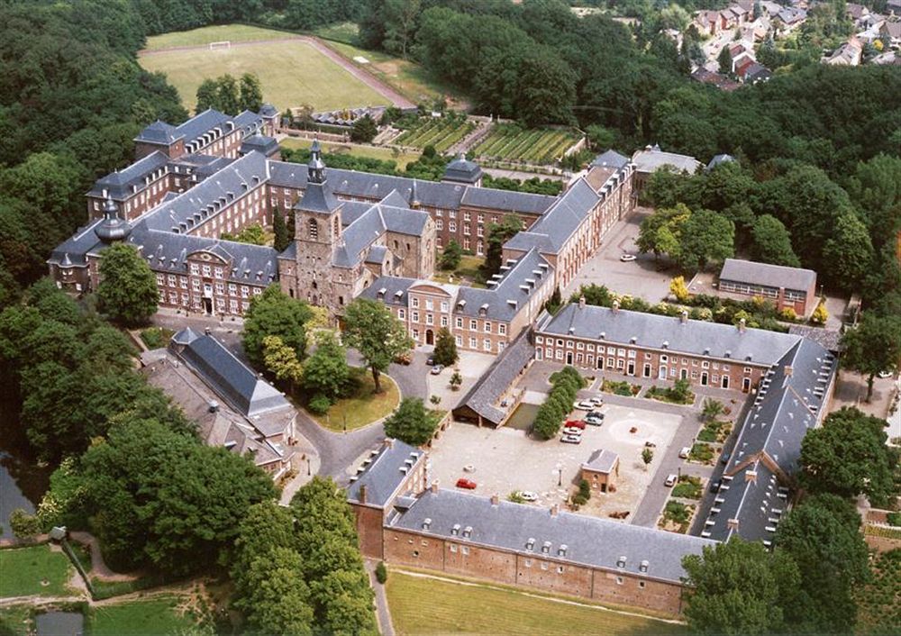 Abdij Hotel Rolduc แคร์คาเดอ ภายนอก รูปภาพ